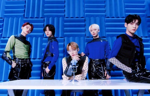 KPop Album Review: The Chaos Chapter: Freeze by Tomorrow X Together (TXT)
